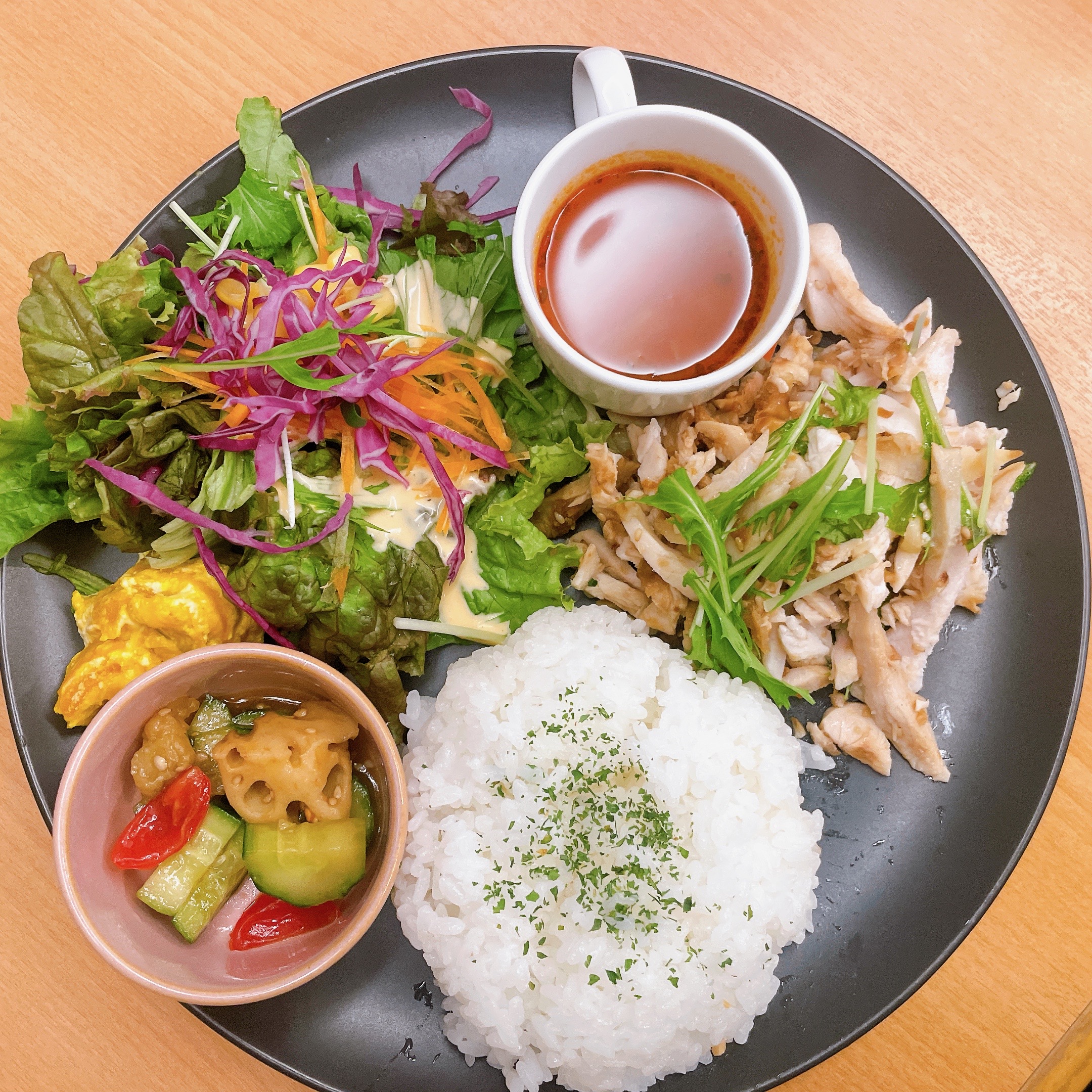 カフェのプレート料理